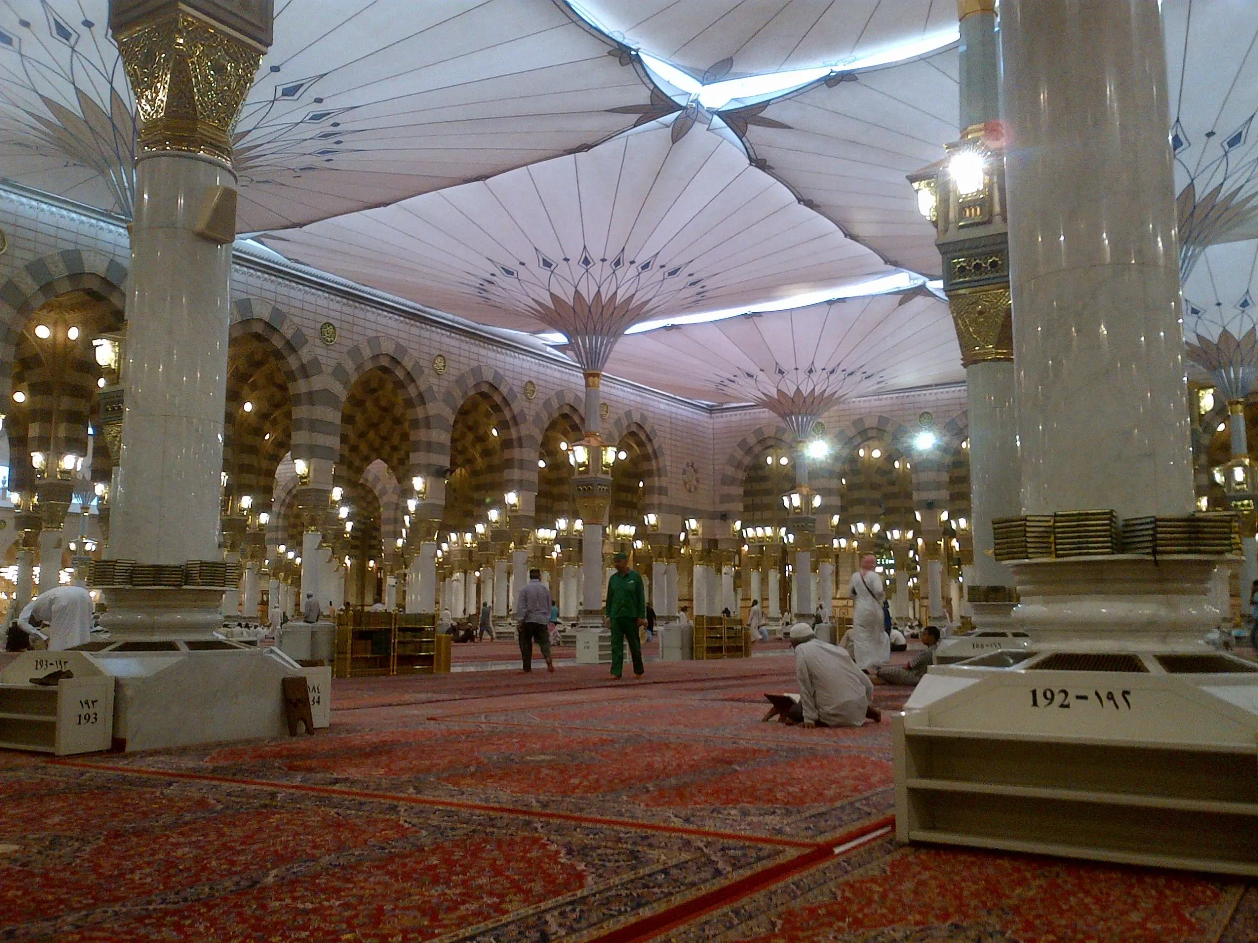 MASJID-NUSANTARA-Keutamaan-Berdoa-di-Raudhah-Masjid-Nabawi-scaled
